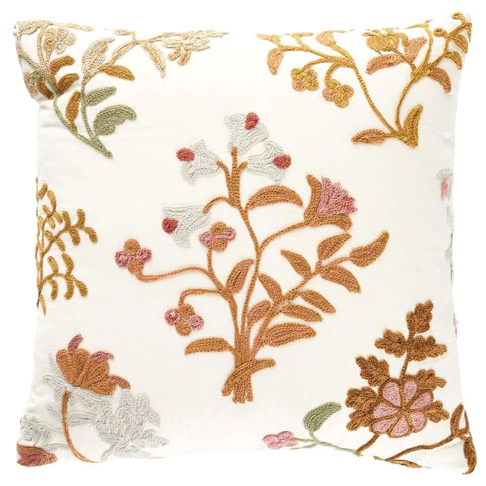 EMBROIDERD CUSHION