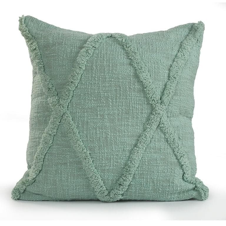 TUFTED CUSHION