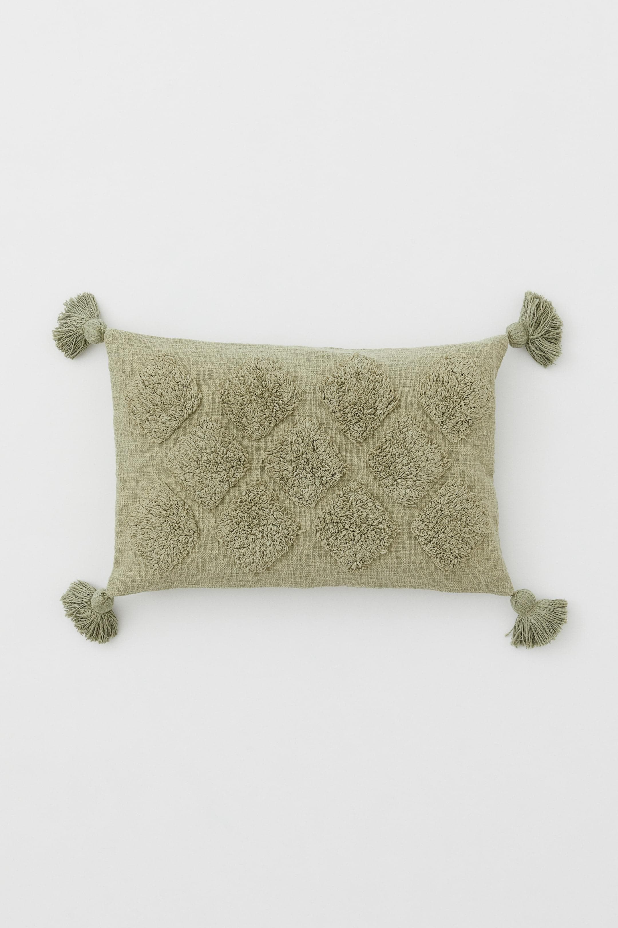 TUFTED CUSHION